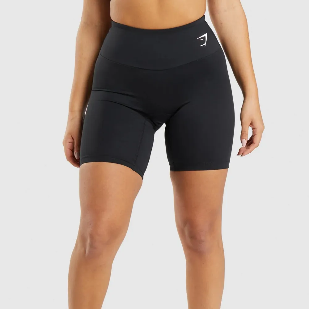Säljer dessa sjukt bekväma gymshark shortsen!💓. Sport & träning.