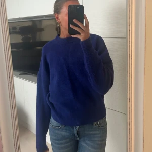 Blå stickad tröja  - Blå stickad tröja från zara i storlek S, superskönt material. Köparen står för frakten💕