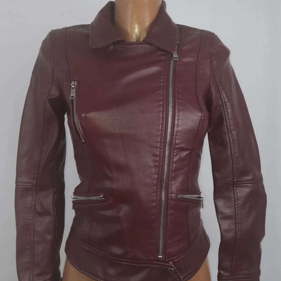 Vinröd läderjacka