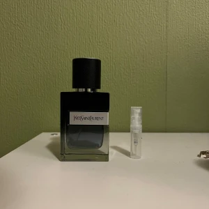 Ysl y EDP  - Säljer 2 ml/ 35 sprut av min ysl y edp