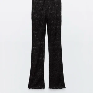 spetsbyxor från zara - Använda 1/2 gånger så fortfarande som nyskick!  Spetsbyxor från Zara💕