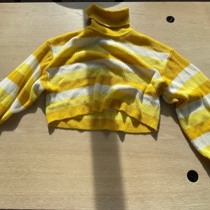 Stickad gul randig tröja - Hel Tjock Varm men är mag tröja