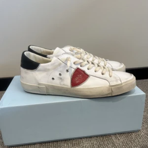 Philippe model  - Fått in dem här helt nya och snygga Philippe model skorna, storlek 41 Pris 2499 Hör av er för frågor eller funderingar 