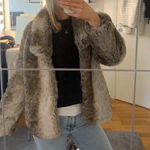 Pälsjacka - Snygg pälsjacka från märket next! 
