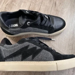 Zadig Voltaire skor❣️❣️ - Säljer ett par Zadig skor i fint skick, kan absolut skicka fler bilder om så önskas!❣️  Kontakta vid intresse eller fler frågor❣️