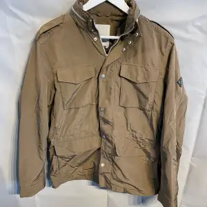 ♾️j.lindeberg field jacket ♾️Inga defekter eller slitage ♾️Ser ut att vara ny