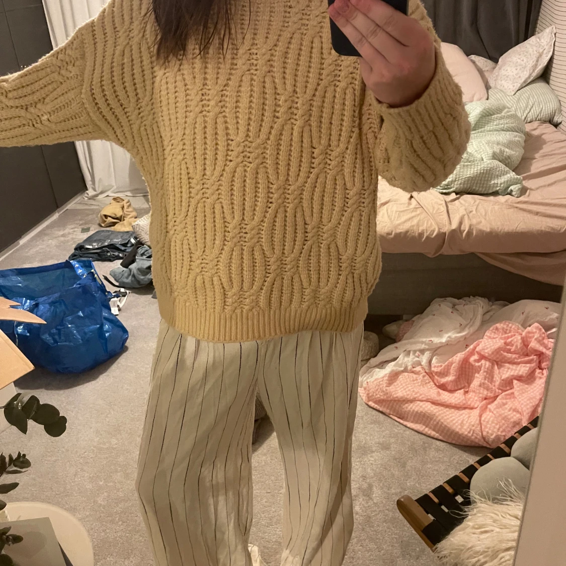 Gul stickad tröja  - 90