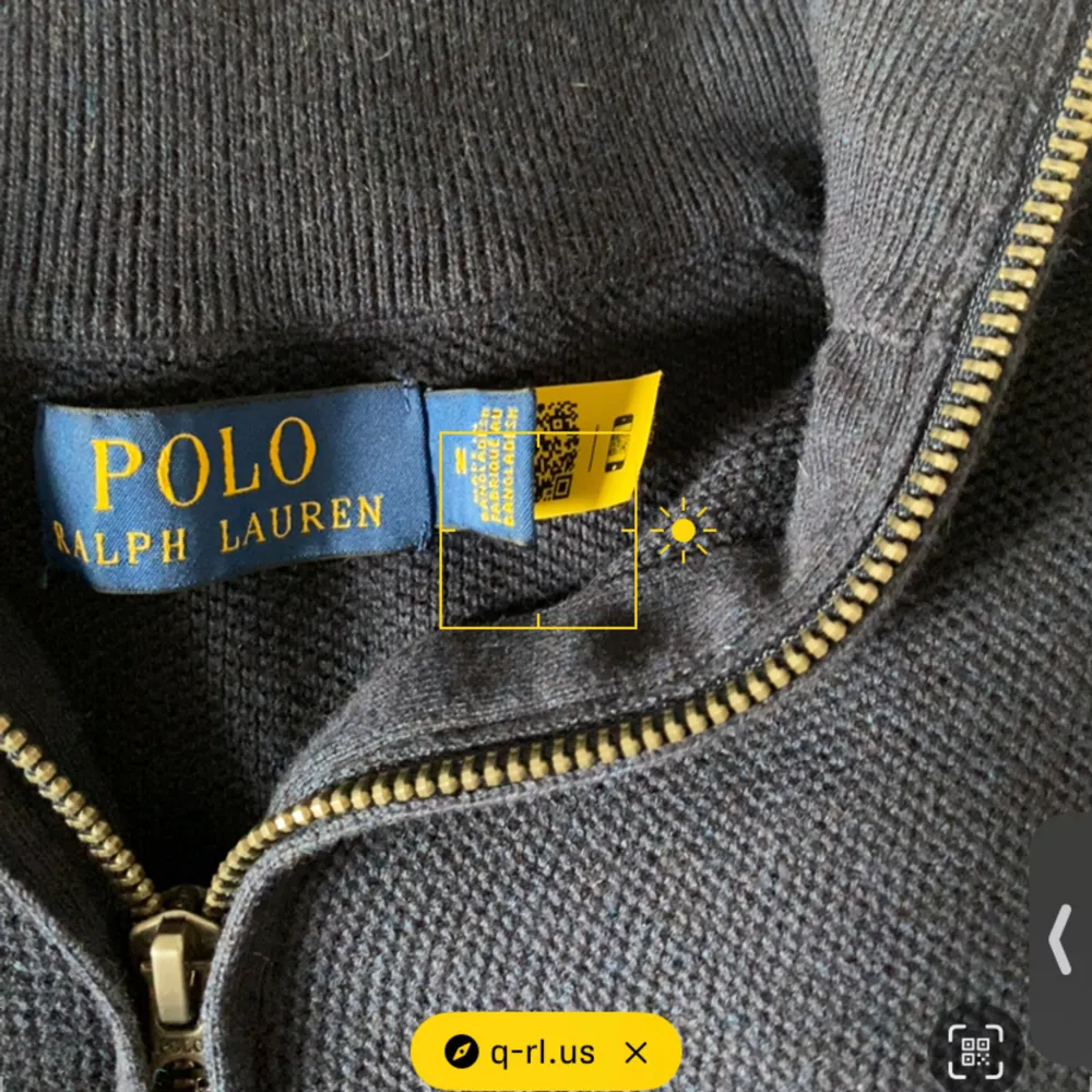 Tja säljer tyvärr nu min Ralph lauren half zip då den börjar bli lite liten Sitter som en S. Köpte den i butik för 2195kr. (Kvitto finns) skit snygg och skönt material. Inga defekter toppen skick. . Tröjor & Koftor.