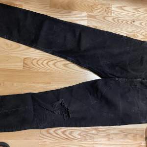Såljer dessa diesel tappered jeans  Ganska stretchiga  Använda typ 2 gånger  Storlek är 31/32 
