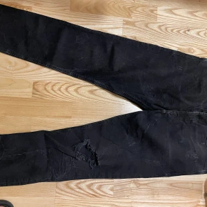 Diesel jeans - Såljer dessa diesel tappered jeans  Ganska stretchiga  Använda typ 2 gånger  Storlek är 31/32 
