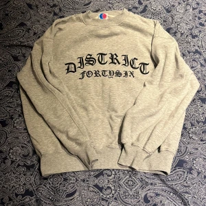 District fortysix - Säljer en oversized district fortysix tröja som jag köpte på Junkyard, använder ej längre, C 10/10