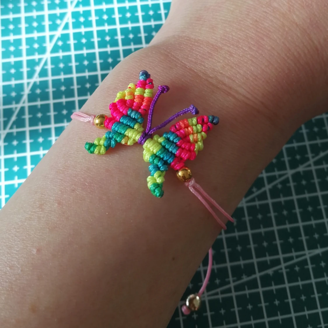 Fjärilsflätat armband - 90