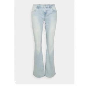 Super fina ljusblåa LTB jeans i modellen Roxy! Storlek 29x34. Jätte fint skick lite slitna längst ner men inget som syns💗 Lånade bilder från förra ägaren. Tryck gärna på köp nu💗