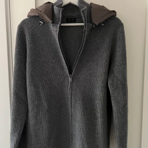 Massimo dutti cardigan  - Massimo dutti cardigan i ny skick. Storlek medium. Bara höra av sig vid frågor👊