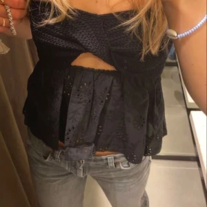 sommartopp  - *första bilden är lånad* säljer pågrund av att den aldrig används💛