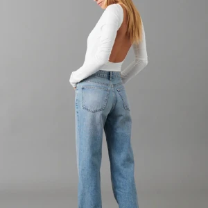 Jeans  - Säljer dessa perfekt jeans från Gina, dom är låga i midjan och lite vidare i benen. De är tyvärr förstora för mig och kommer därför inte till användning.💗Dom är i storlek 34 men skulle säga att dom är ganska stora i storleken.