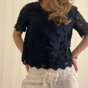 Holly & whyte tröja - Såååå fin Holly & Whyte (by lindex) tröja som är i superskick! Perfekt till fest och sommar💗💗