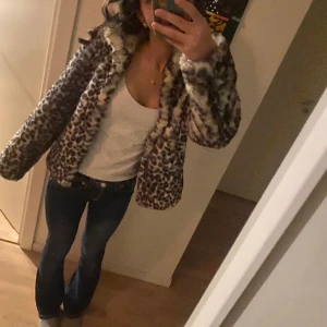 Jacka - Säljer en as snygg päls jacka från zara älskar den men säljer den då den inte kommer till användning något mer. Dm omkring fler frågor eller bilder💕💕