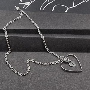 Handgjort halsband  - Handgjort halsband⛓️🔗Material-rostfritt stål ⛓️🗝Nickel fri. Längd: 45cm. Hängsmycke-3,5cm 
