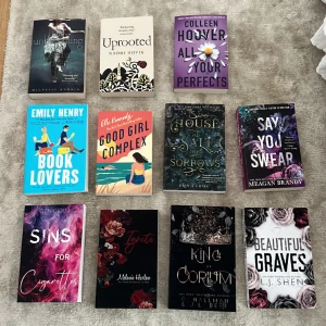 Böcker  - Alla böcker är i nyskick. Undre raden 75 kr/st. Två övre raderna 60 kr st. Frakt tillkommer 