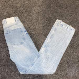 Helt nya jeans från bershka Superfin färg  Högmidjade
