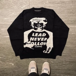 Chief keef knit sweater - Fet chief keef stickad tröja, jag e size small men den passar up folk upp till typ large. Retail pris på etsy går på 800, pris kan diskuteras. Första bilden tagen från online, byxor säljes på mitt konto oxå