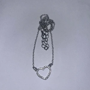 Halsband 🤍 - Jätte söt halsband som är ej riktig min stil🤍
