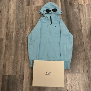 Cp Company hoodie  - Cond: 9.5/10 og finns