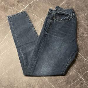 Säljer 3 par jeans i ett och samma paket.  Bild 1- Selected Homme (30) Bild 2- dressman (30) Bild 3- East west (32)  Alla jeans är i fint skick.  Super pris så passa på!