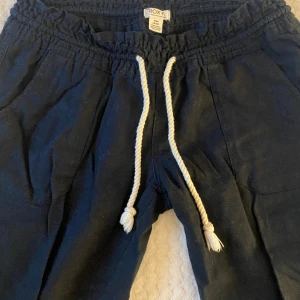 Roxy linnebyxor  - ÄKTA!! Så snygga Roxy linnebyxor, stl M men sitter som S/M. Köpt för 650. Använda 2 gånger🥰Kom med prisförslag