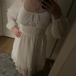 Studentklänning  - Student klänning säljer för 140 har använt den 1 gång❤️