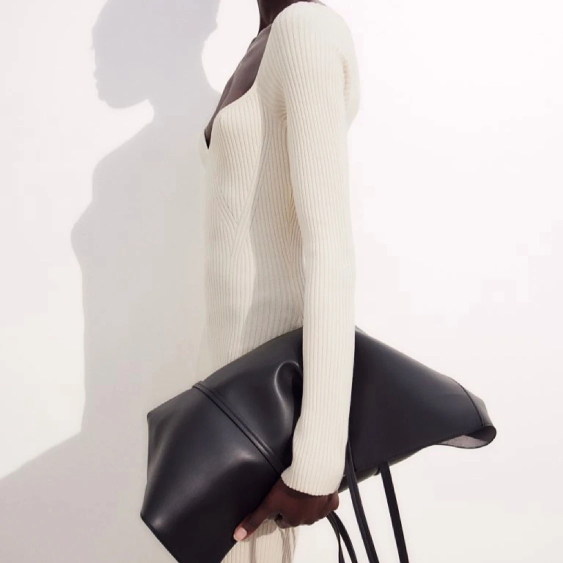 svart stickad klänning