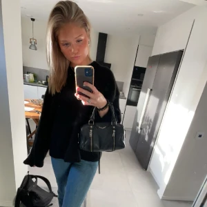 Zadig sunny bag  - Intressekoll på min fina väska från zadig. Köptes här på Plick för 2500, kom gärna  med prisförslag! Funderar på att sälja då jag köpt ny💌  