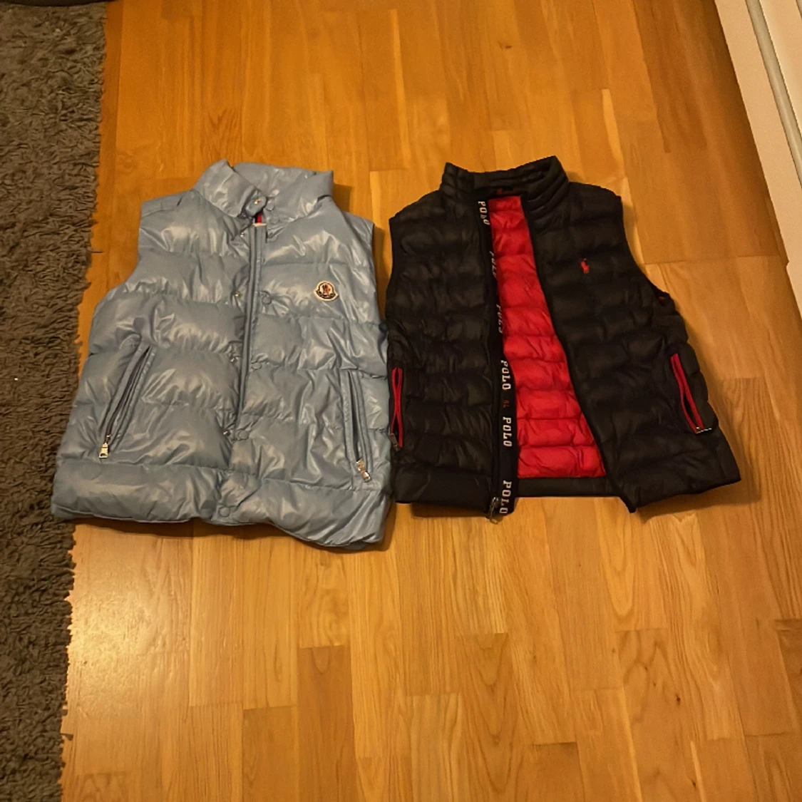 2 olika västar. Moncler och polo ralph lauren.