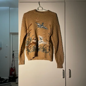 Stickad Beyond retro - Min favorit men den sticker för mycket runt halsen