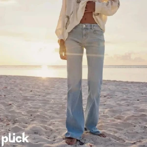 Zara jeans - Slutsålda jeans från zara! Tveka inte att höra av dig om du undrar något💗