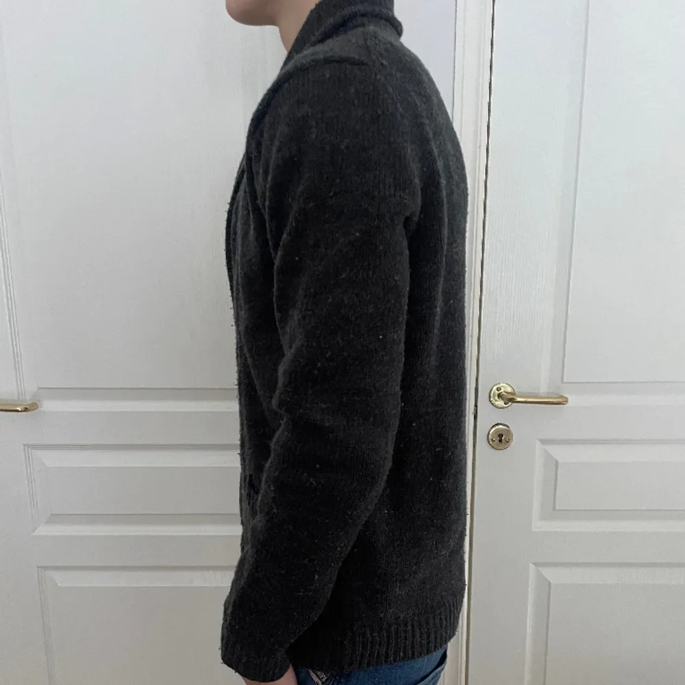 Cedar Wood state cardigan i mycket bra skick!  Nypris 579kr Storlek M  Hör av dig vid fler frågor eller funderingar! . Tröjor & Koftor.