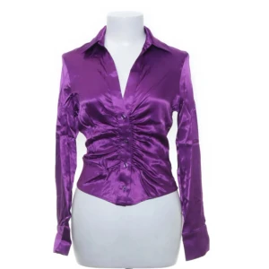 Blus  - Silkig lila blus från zara Nyskick 