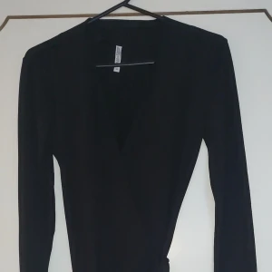 Omlottklänning - Svart omlott klänning Storlek S Fin tunt mjukt fall 