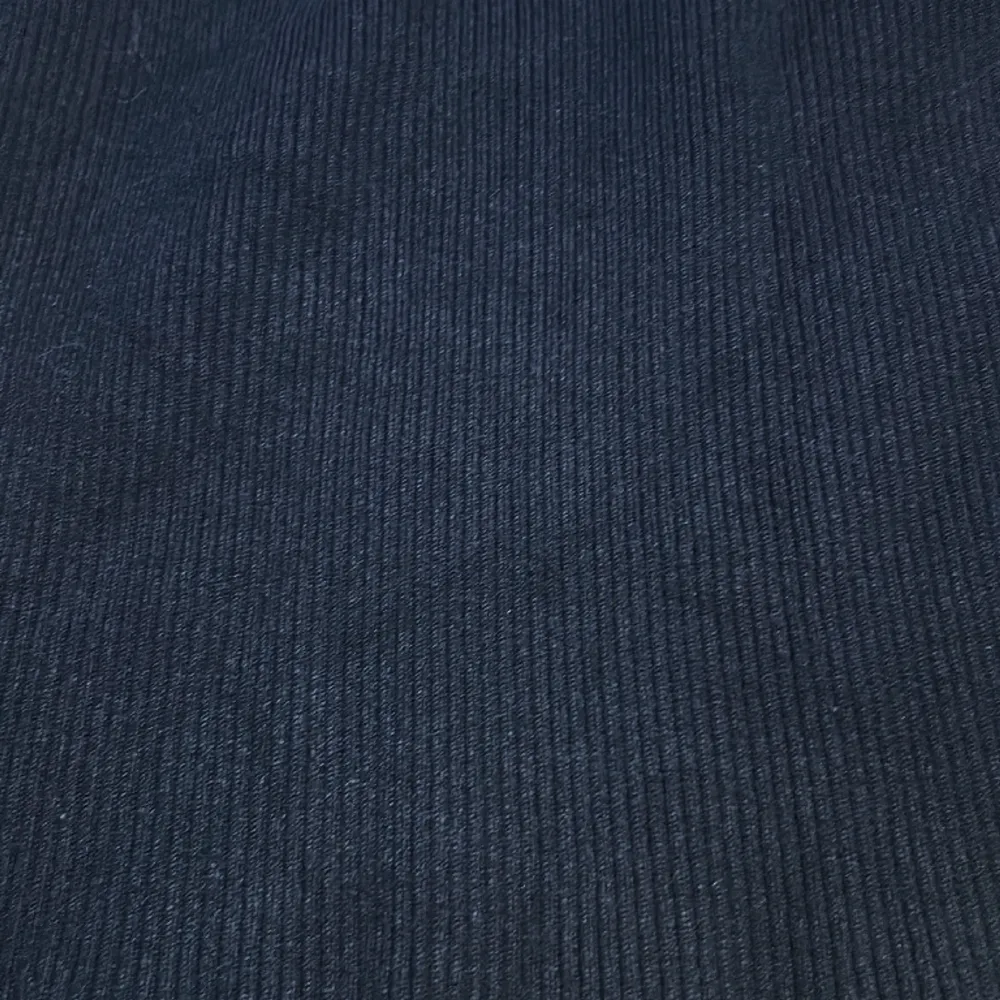 En nästan oanvänd jätte fin mörkblå tröja!  Köparen står för frakt och kan mötas upp i nacka!. Tröjor & Koftor.