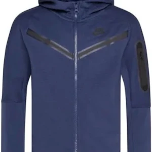 NIKE TECH TRÖJA OCH BYXA - Jätte bra Nike tech outfit inga problem för dem kan snackas om pris i dm. Kom dm om du vill veta storleken 