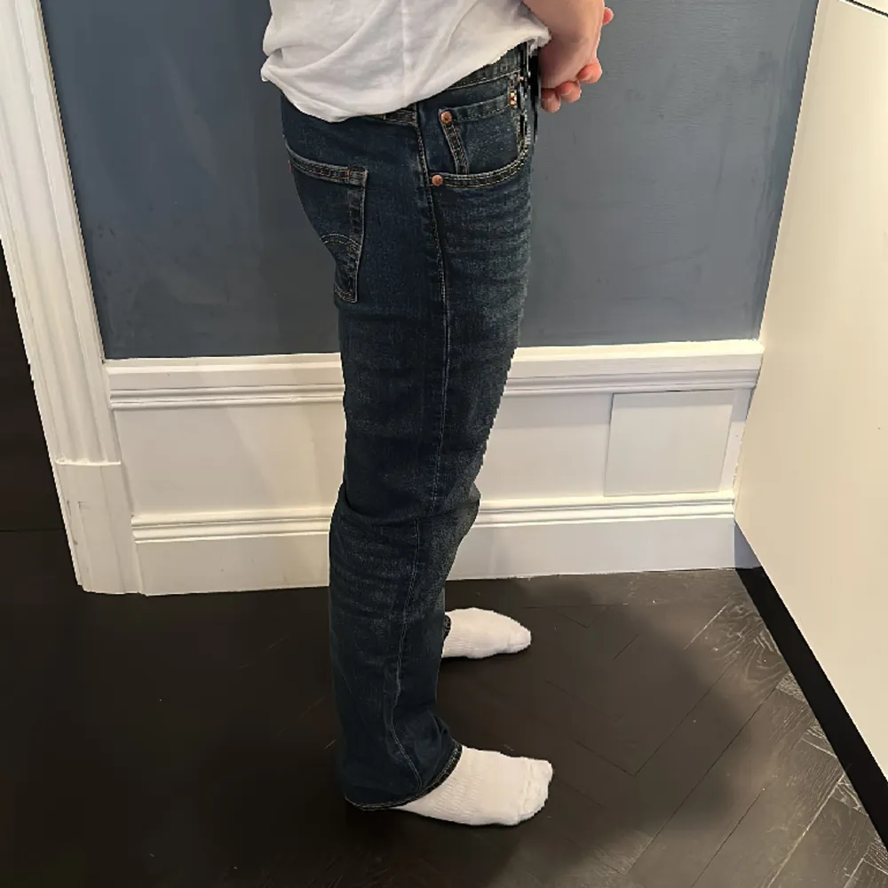 Original 501 jeans LEVI’S, mörkblå helt nya med lappar kvar, pris kan diskuteras . Jeans & Byxor.