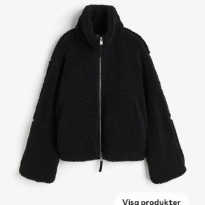 Svart Teddy jacka  - En super snygg Teddy jacka från h&m 🥰 slutsåld och knappt använd 