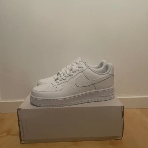 Air force 1 - Tjenare nu säljer jag 1 par nya air force 1. Pris kan diskuteras vid smidig affär!