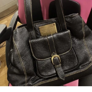 Axelremsväska  - Snygg väska som inte kommer till användning 