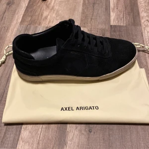 Arigato - Ett par arigatos i bra skick. Dustbag tillkommer. Frågor? Kontakta mig i dm!🤝