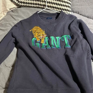 Gant tröja  - Säljer denna gant tröja i storlek XS, väldigt fin, snabb smidig affär. Pris kan diskuteras 