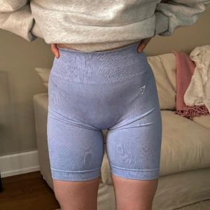 Gymshark shorts - Säljer mina shorts i Adapt Animal Seamless. Sjukt fin färg och sitter som en smäck. Säljer pga använder inte färg så ofta. Men älskar dessa!❤️