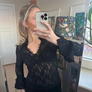 Spets topp - Säljer min jättesnygga spets topp som är köpt vintage❤️‍🔥 passar s/m ungefär❤️