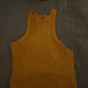 Linne  - Aldrig andvänt linne från Hm, jätte mjukt och härligt tyg! Säljer då den inte kommer till andvändning! Kan tänka mig gå lägre i pris!